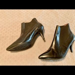 Ellen Tracy ankle bootie, black, size 6M, leather and fabric, 2.5 inch heel